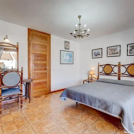 Lovely House In First Line شقة