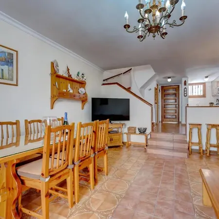 Апартаменты Lovely House In First Line