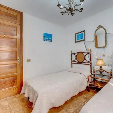 Lovely House In First Line Апартаменты *